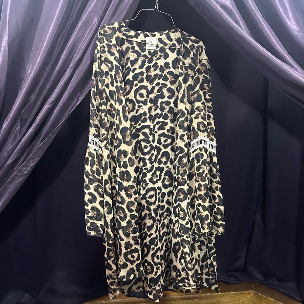 Grace & Emma leopard cardigan with bell sleeves Sz M/L